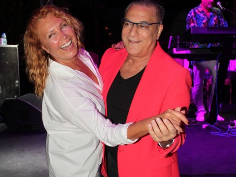 Mehmet Ali Erbil... ESKİ EŞİ İLE GİRNE'DE ROMANTİK DANS!..