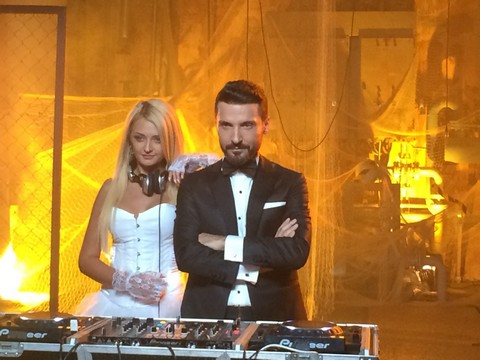 Sinan Özen... "ÖPSENE BENİ" ŞARKISINA YENİ YORUM YENİ KLİP!..