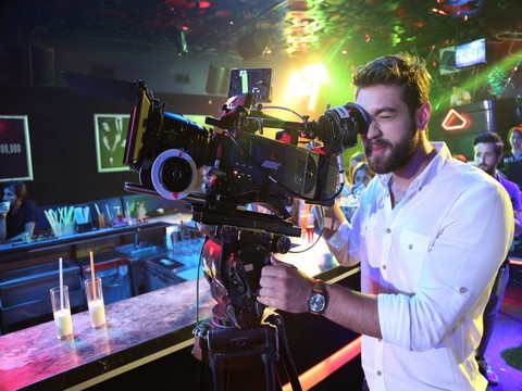 Furkan Andıç... BU KEZ KAMERA ÖNÜNDE DEĞİL KAMERA BAŞINDA!..