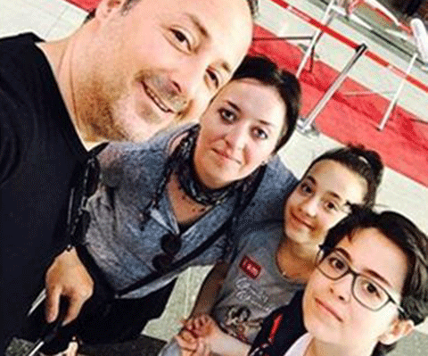 Tolga Çevik... EŞİNE ÖVGÜLER YAĞDIRIRKEN, KİMLERE GÖNDERME YAPTI?