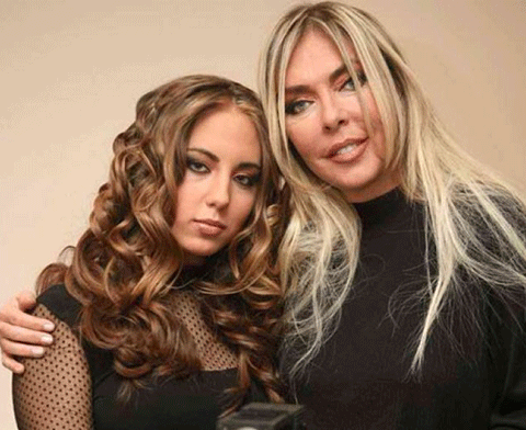 Ahu Tuğba...KASIRGANIN VURDUĞU  MİAMİ'DEKİ KIZINA ULAŞAMIYOR!