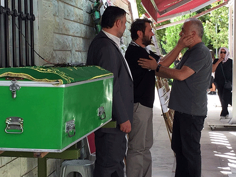 Halil Sezai... BABASINI SON YOLCULUĞUNA UĞRLADI!