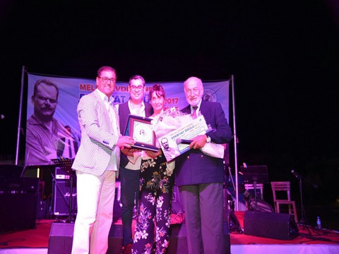 Yılmaz Gruda... USTA OYUNCU ÖDÜLE DOYMUYOR!..