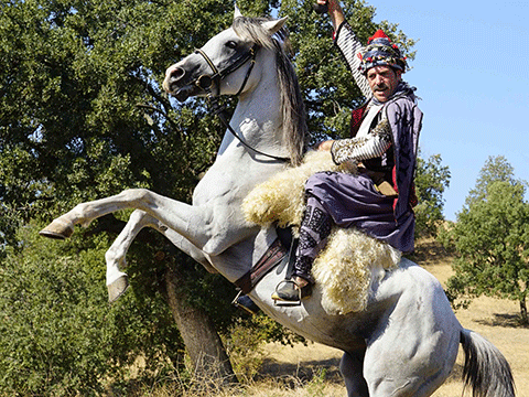 Cemal Hünal... AKSİYON SAHNELERİNDE USTALIĞINI KONUŞTURDU!