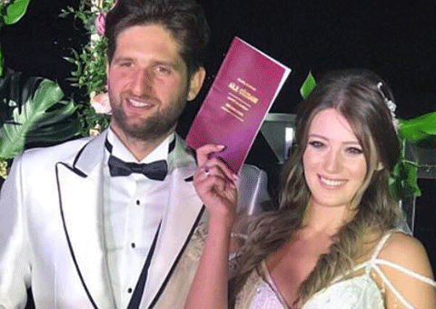 Gizem Karaca... DÜNYAEVİNE GİRDİ!