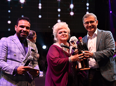 NEŞE KARABÖCEK VE YELİZ’DEN NOSTALJİ RÜZGARI!