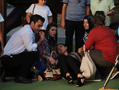 Şevkat Yerimdar... ESİN İLE ŞEVKAT MACERAYA SÜRÜKLENİR!