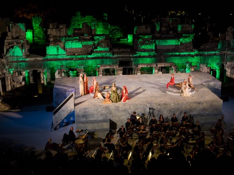 Saraydan Kız Kaçırma... ANTİK KENTTE OPERA ŞÖLENİ!..