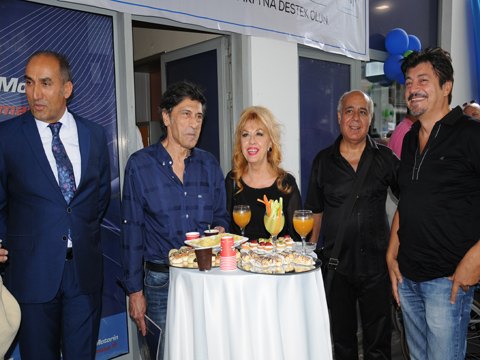 ÜNLÜ İSİMLER ENGELLİLER İÇİN BENZİN İSTASYONUNDA BULUŞTULAR…