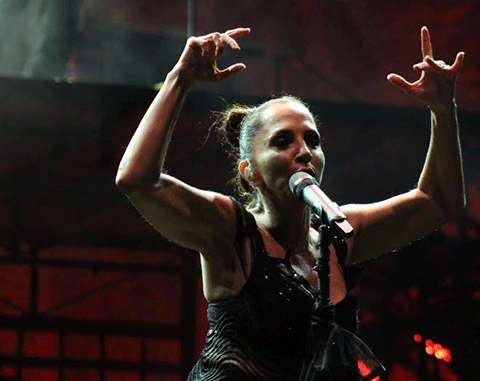 Sertab Erener... İZMİR'DE  ODA MÜZİĞİ ZİYAFETİ!