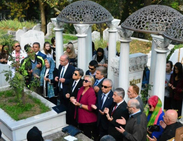 Zeki Müren... ŞARKILAR VE DUALARLA ANILDI!