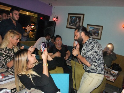 Çılgın Sedat... FİLMİNİN STRESİNİ GÖBEK ATARAK ATTI!..