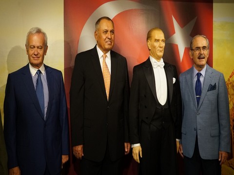 Yılmaz Büyükerşen Balmumu Heykeller Müzesi... İSTANBUL'LULARLA BULUŞTU!