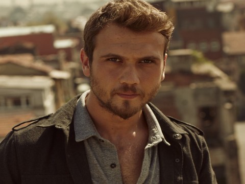 Aras Bulut İynemli... YENİ DİZİYE YENİ İMAJ!..