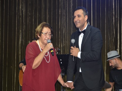 Rafet El Roman... 70'LİK HAYRANI İLE DÜET YAPTI!..