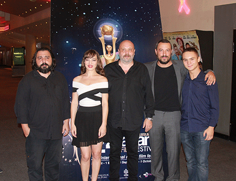 Daha...  İLK KEZ TÜRK SEYİRCİSİYLE BULUŞTU!