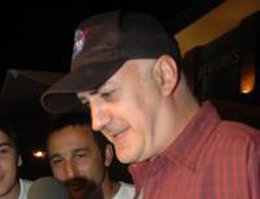 Tamer Karadağlı... SAÇ EKTİRİYOR !..