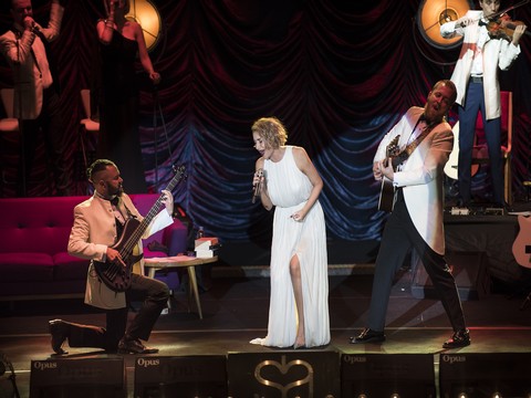 Sıla... İZMİR'DE İKİ GÜN ÜST ÜSTE MÜZİK ZİYAFETİ!..