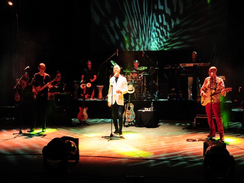 Mazhar - Fuat - Özkan... YAĞMURA ALDIRMADAN ŞARKILARINI SESLENDİRDİ!..