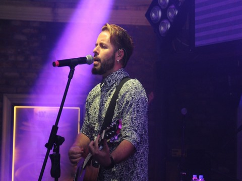 Emre Aydın... TAKSİM'DE MÜZİK ŞÖLENİ!..