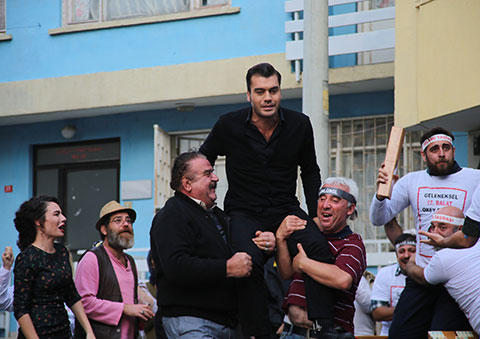 Şevkat Yerimdar...ŞEVKAT'İ AŞKTA DA İŞTE DE ZOR GÜNLER BEKLİYOR!