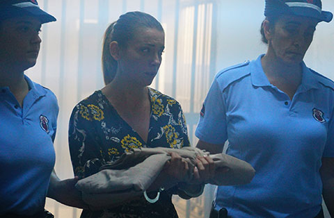 Kalbimdeki Deniz... DENİZ PARMAKLIKLAR ARDINDA!