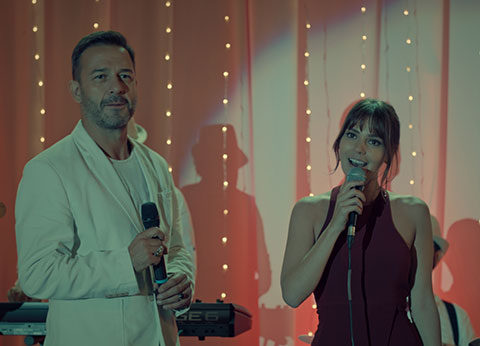 İstanbullu Gelin... DİLARA DÜĞÜNDE SAHNEYE ÇIKINCA KIYAMET KOPUYOR!