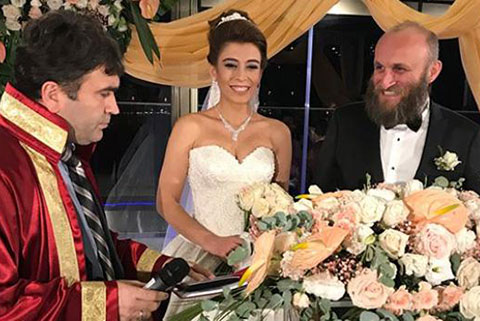 Çetin Altay... 'OFLU HOCA' EVLENDİ!