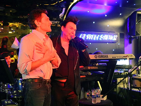 Kuşum Aydın... SAHNESİNDE ÜNLÜ AKINI!