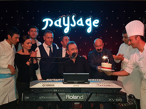 Ümit Besen... SÜRPRİZ DOĞUM GÜNÜ!