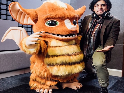 Okan Bayülgen... YAVRU EJDERHAYA, SESİYLE HAYAT VERDİ!..