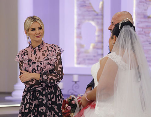 Esra Erol'da... KANSERİ YENDİ, GELİNLİK GİYDİ!