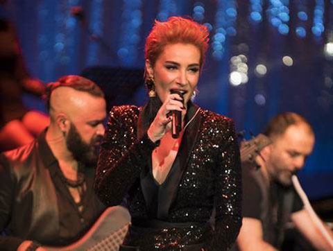 Sıla...  10. SANAT YILINI SAHNEDE KUTLADI!