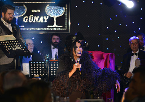 Bülent Ersoy... “BÜTÜN SERVETİMİ GIRTLAĞIMDA TAŞIYORUM!”