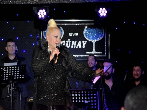 Muazzez Abacı... AMERİKA'DAN GELDİ AYAĞININ TOZUYLA SAHNEYE ÇIKTI!..