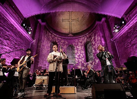 Athena... SENFONİ EŞLİĞİNDE AYA İRİNİ'E BÜYÜLEYEN KONSER!