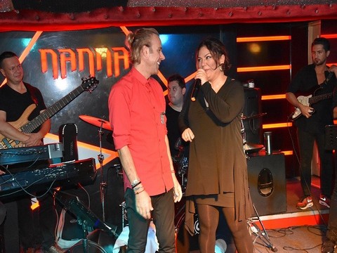 Soner Arıca... İZEL'DEN SAHNEDE İLAN-I AŞK!..