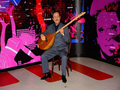 Neşet Ertaş... ÜSTAD, BALMUMU MÜZESİNDEKİ YERİNİ ALDI!..