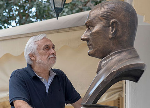 Müjdat Gezen...“ATATÜRK'Ü ELEŞTİRENLERİN YÜZDE 90’I ÇİRKİN”