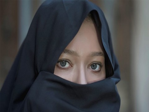 Nurgül Yeşilçay... NEDEN ÇARŞAFA GİRDİ?..