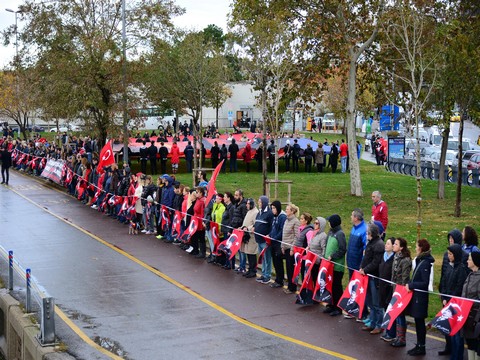 "9’u 5 Geçe Ata’ya Saygı Zinciri"... ULU ÖNDER ATATÜRK İÇİN EL ELE!..