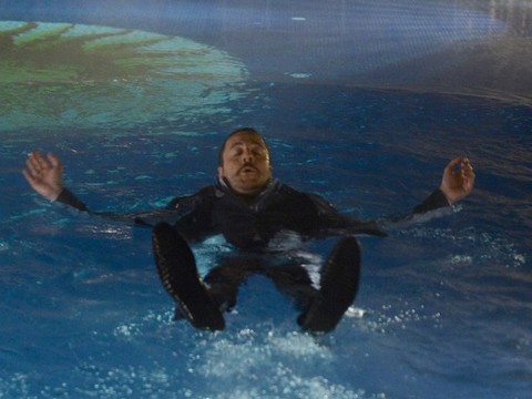 Yetkin Dikinciler... BUZ GİBİ HAVADA HAVUZA ATLADI!..