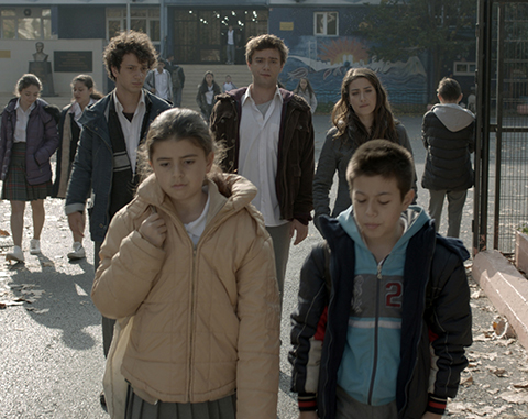 Bizim Hikaye... FİLİZ ÖĞRENDİĞİ GERÇEKLE YIKILIR!