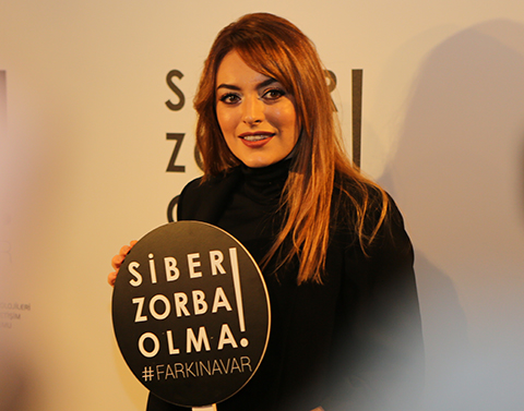 Ezgi Mola... 'SİBER ZORBALIK'LA MÜCADELEYE DESTEK!