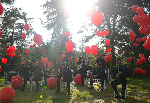 Can Bonomo...500 UÇAN BALONLA KLİP!