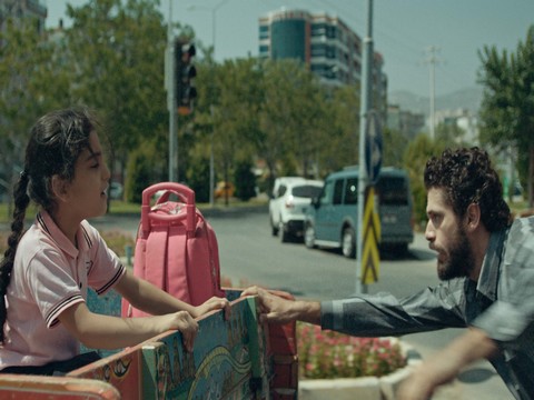 Yiğit Kirazcı... MİLANO'DAN "EN İYİ YARDIMCI ERKEK OYUNCU" ÖDÜLÜ!..