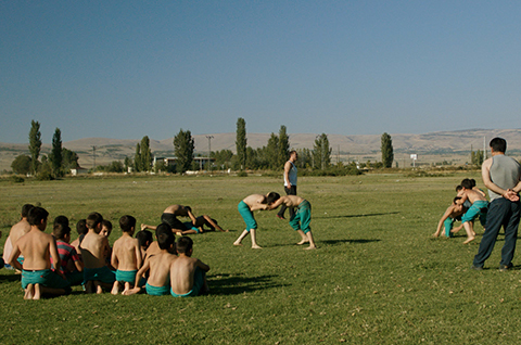 Genç Pehlivanlar... "GALLER BELGESEL FESTİVALİ"NDEN "EN İYİ FİLM ÖDÜLÜ" ALDI!..