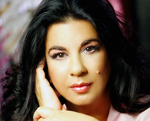 Hülya Süer... TÜRKÜ RESİTAL İLE CRR'DE!