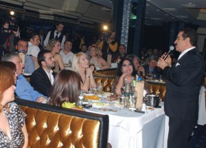 İbrahim Tatlıses... KADINLAR MATİNESİNE BAŞLIYOR...