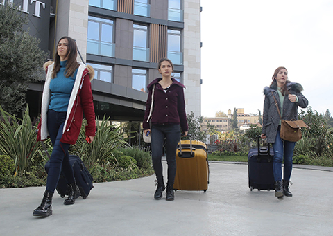 Kırgın Çiçekler... KIZLAR YURTTAN ATILIYOR!